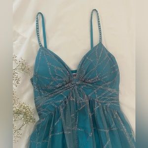 Prom Homecoming Dress  Adrianna Pappel  Size 1/2  New  Never Worn